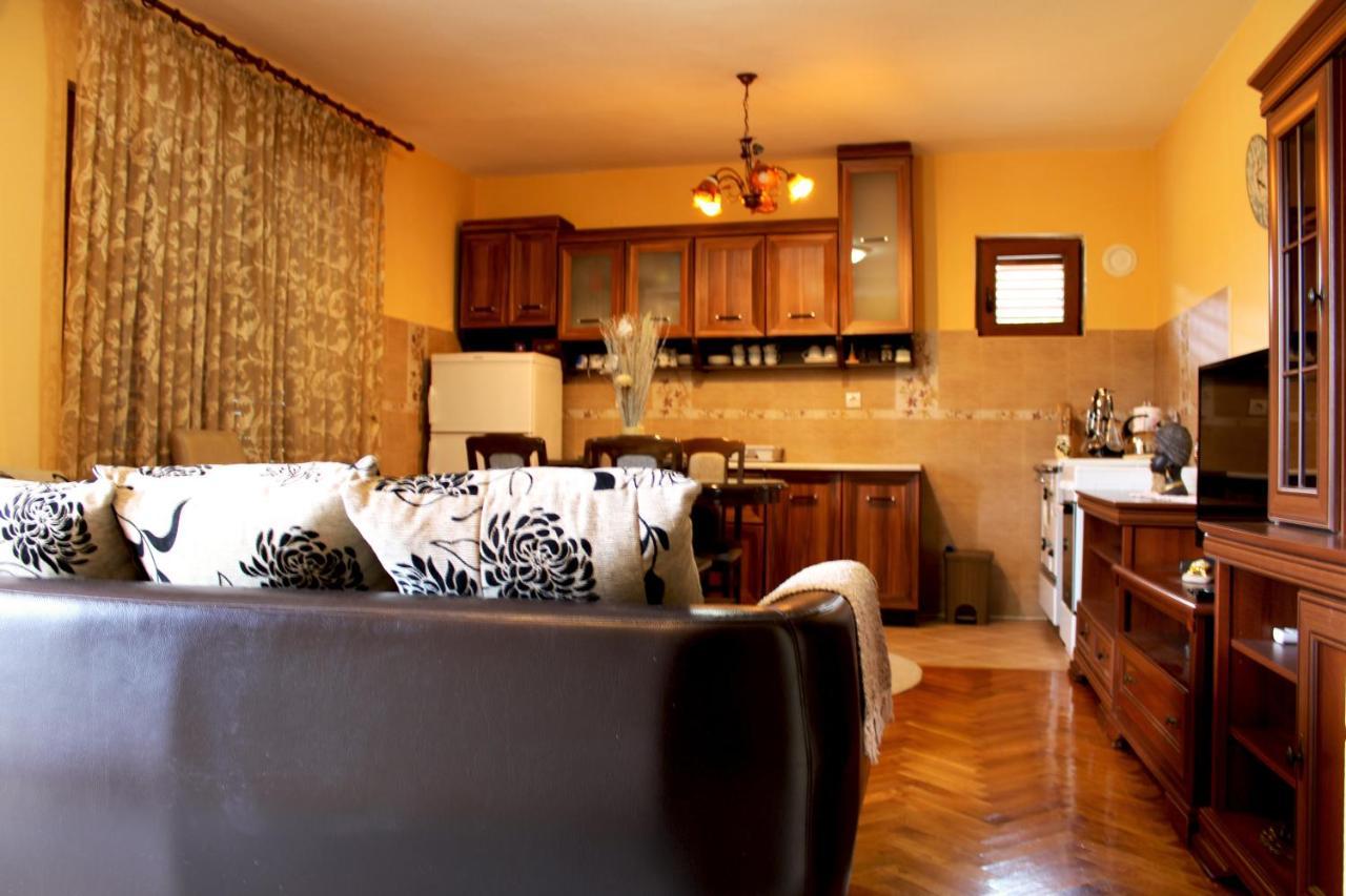 Holiday Home Gazevic 威尔帕扎 外观 照片